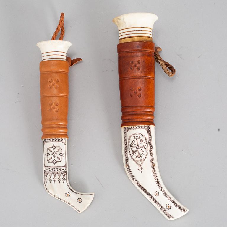 INGVAR SVONNI, two Sami reindeer horn knives, signed I Svonni.