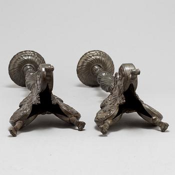 A PAIR OF PEWTER CANDLESTICKS, 17TH/18TH CENTURY.