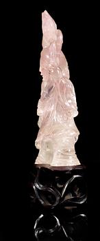 A carved rose quartz figure group, China early 20th Century.