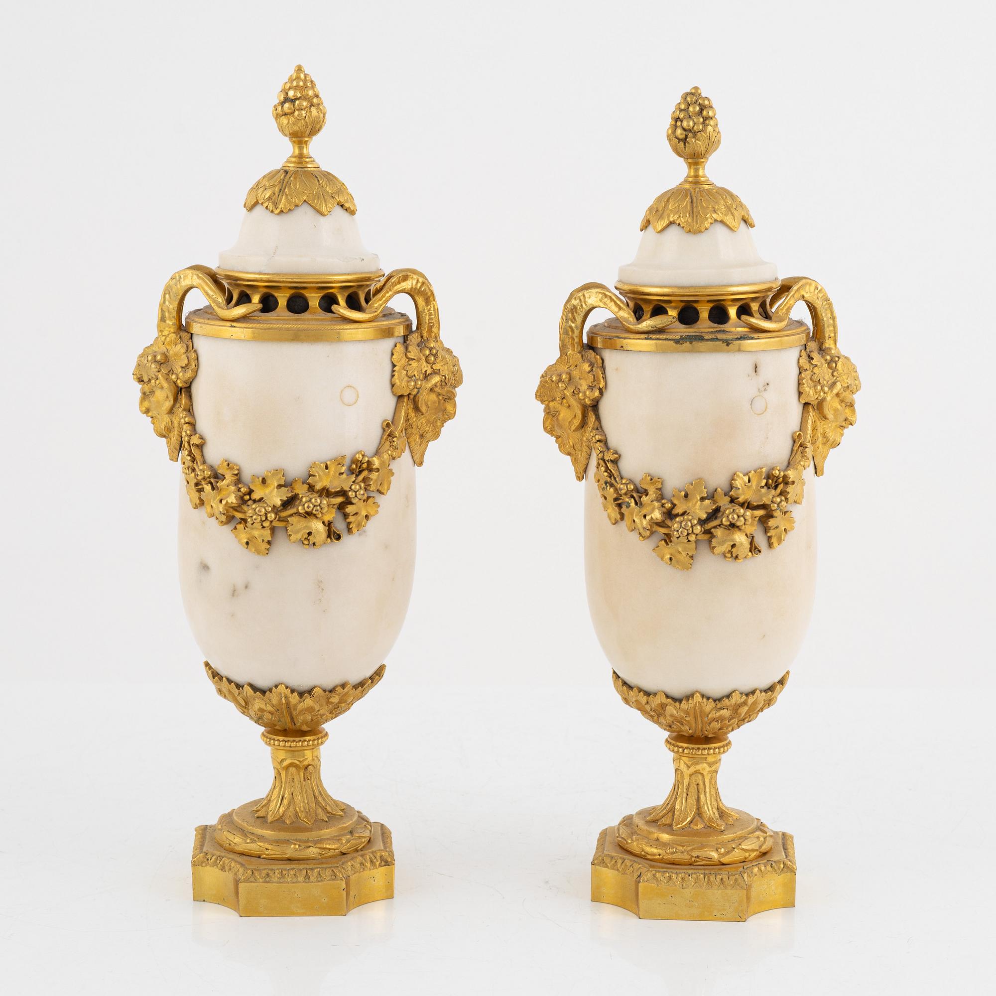 Prydnadsurnor, ett par, Frankrike, Napoleon III, 1800-talets senare del, Louis XVI-stil.