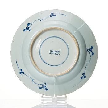A large blue and white dish, Qing dynasty, Kangxi (1662-1722).