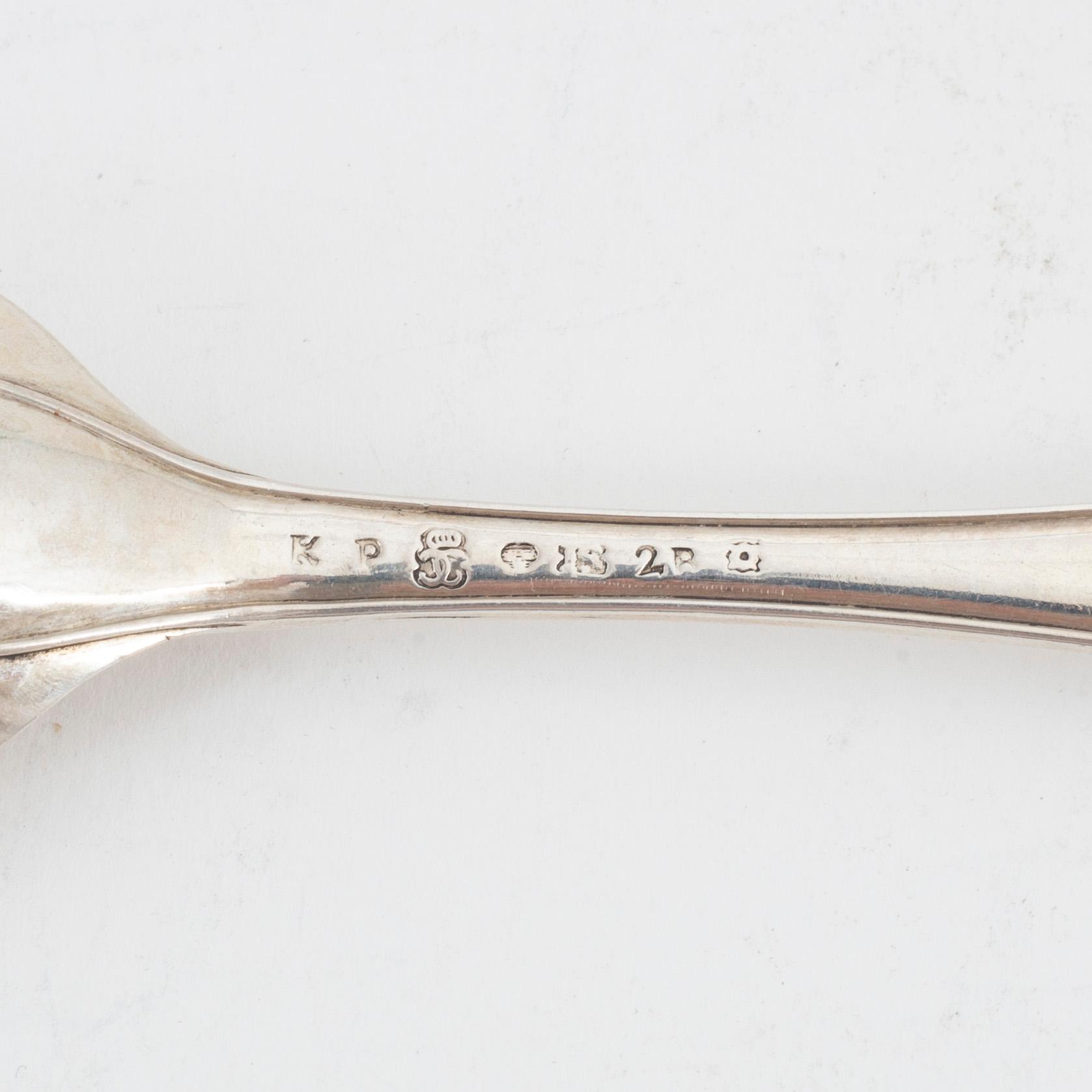 Twelve Swedish silver dessert spoons and 16 teaspoons, 19th century.