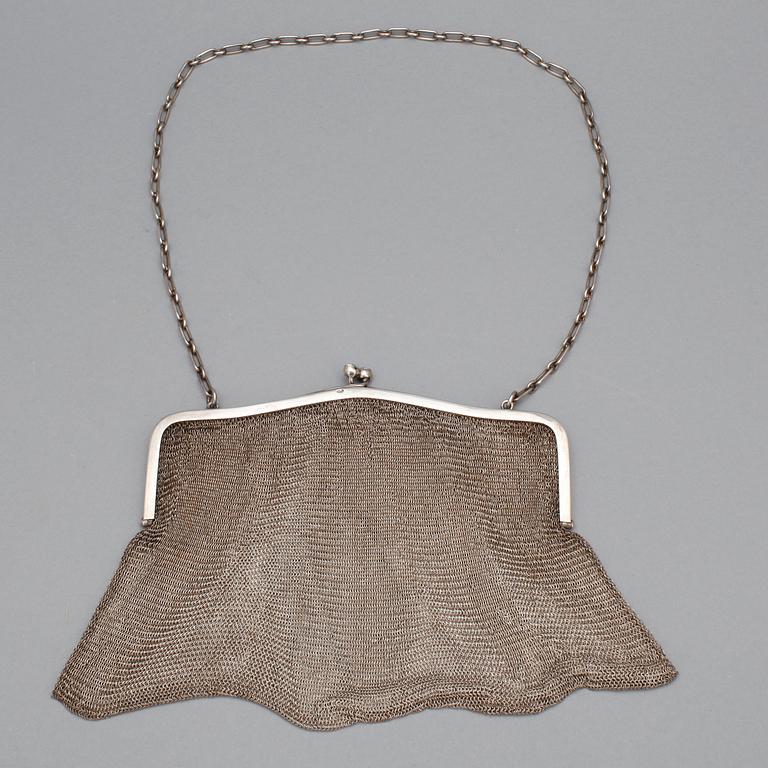AFTONVÄSKA, silver, otydliga utländska stämplar, svenska importstämplar. Vikt ca 225 g.