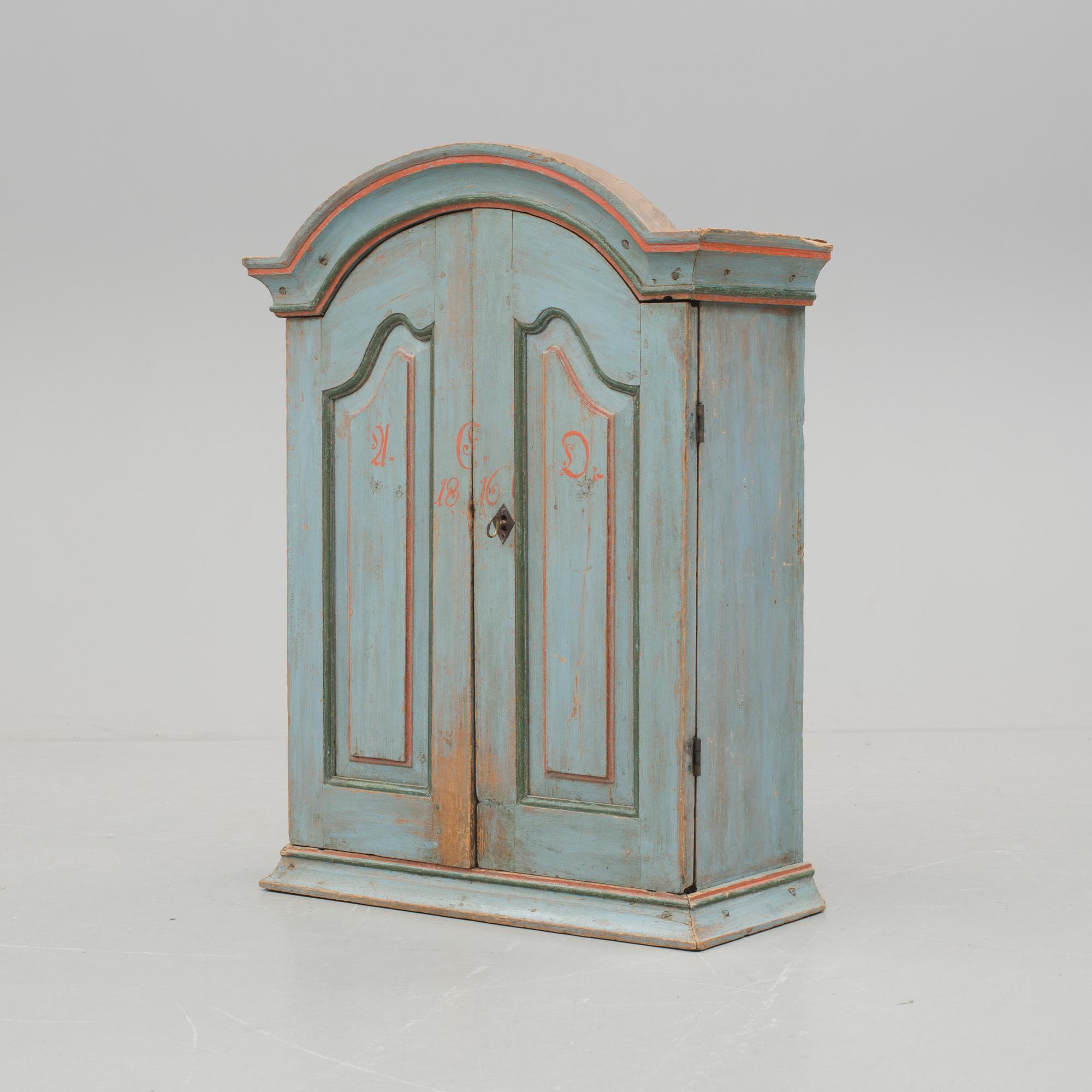 HÄNGSKÅP, allmoge, Forsa, Hälsingland. Daterad 1816.