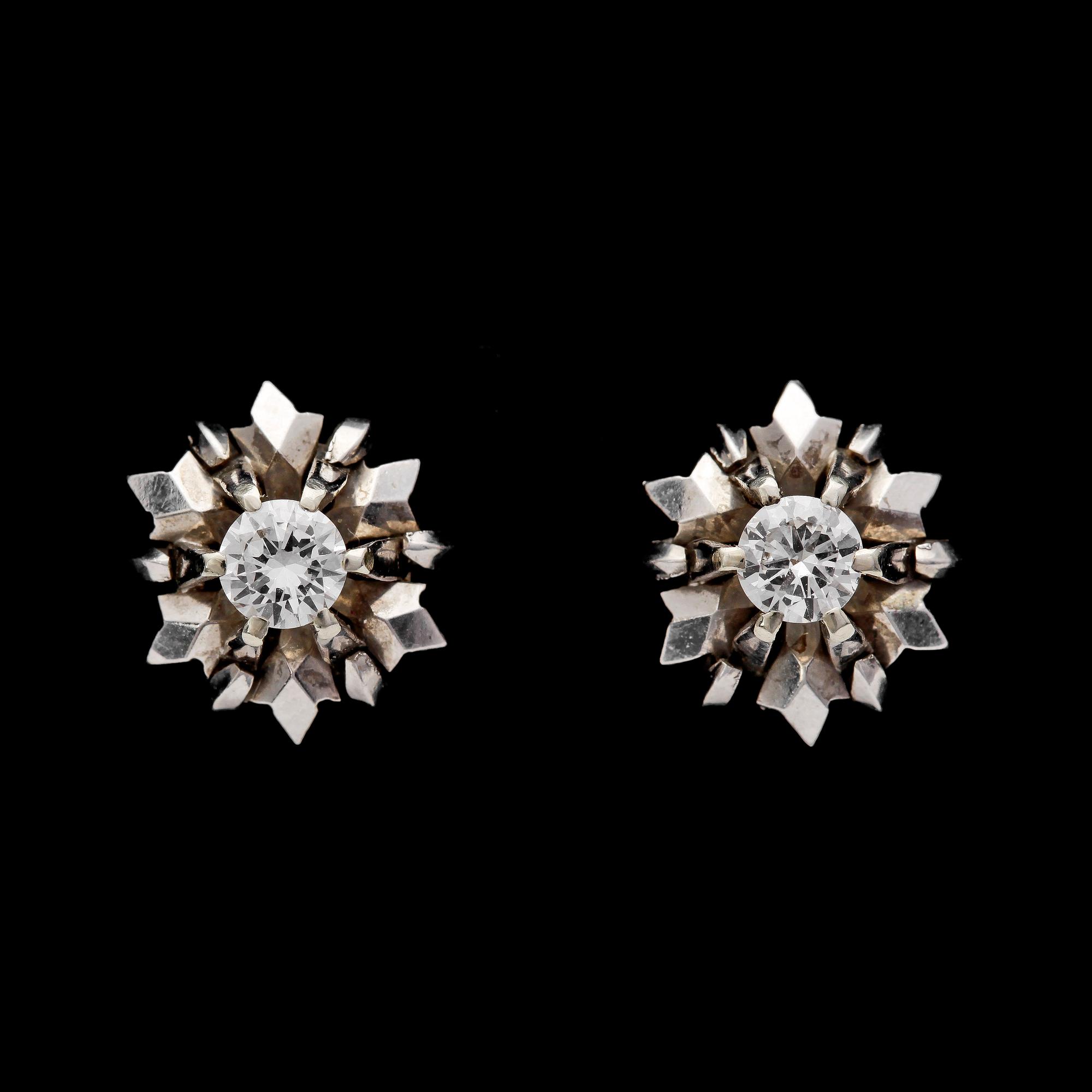 EARSTUDS, brilliant cut diamonds, tot. app. 0.50 cts.