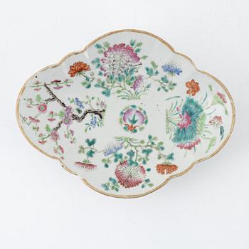 Fat, 2 st och koppar, 4 st, porslin, Kina, sent 1800-tal.