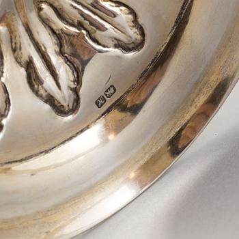 AN ENGLISH SILVER SWEETMEAT BOWL AND COVER, George Nathan & Ridley Hayes, Chester, 1908.