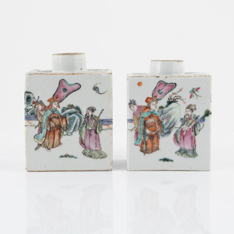 A pair of porcelain tea caddies, China, late Qing dynasty, around 1900.
