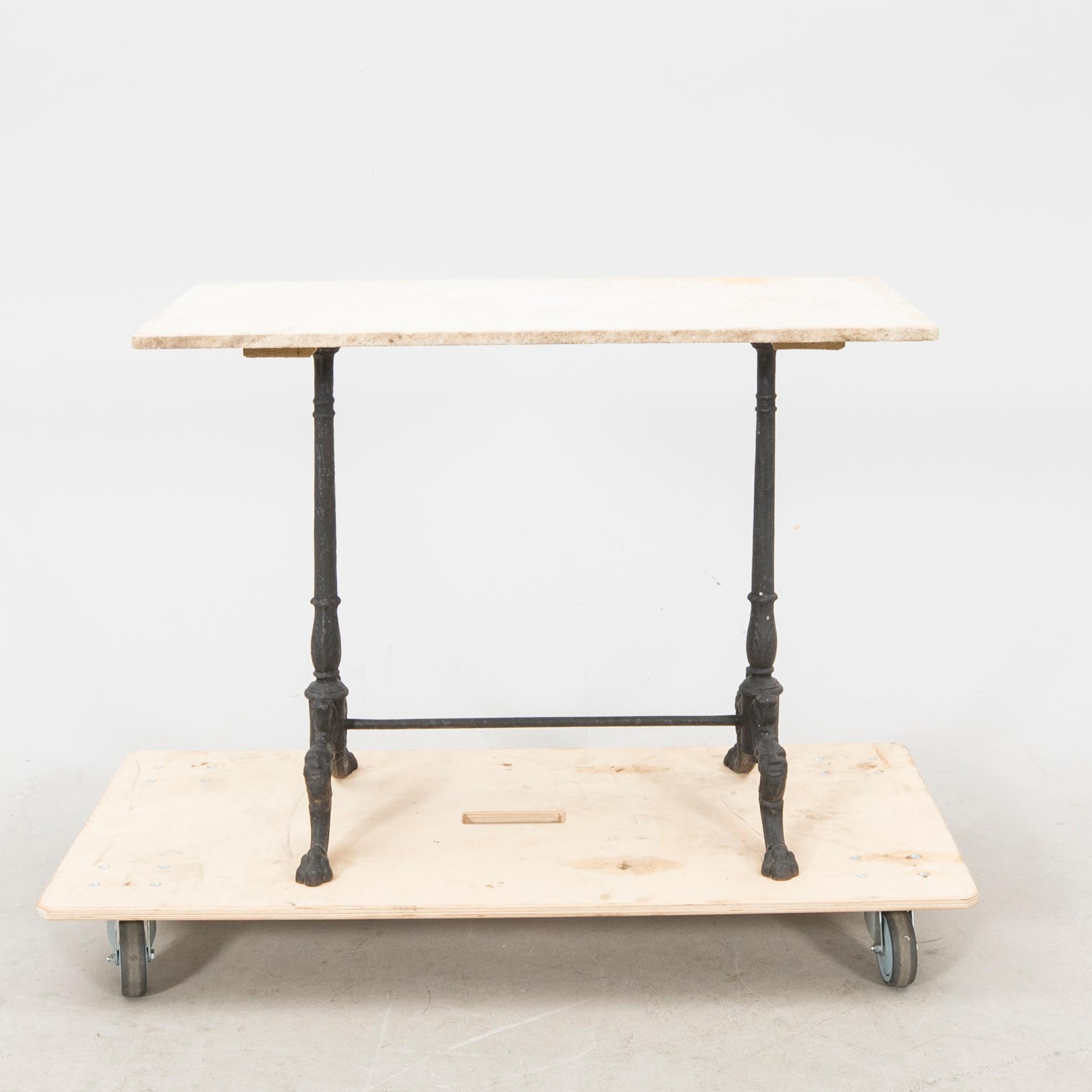 Trädgårdsbord 1900-talets första hälft.