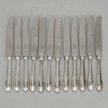 MATKNIVAR, 12 st, silver, "Slottsbarock", bla Stockholm, 1900-tal. Vikt ca 922 gram.