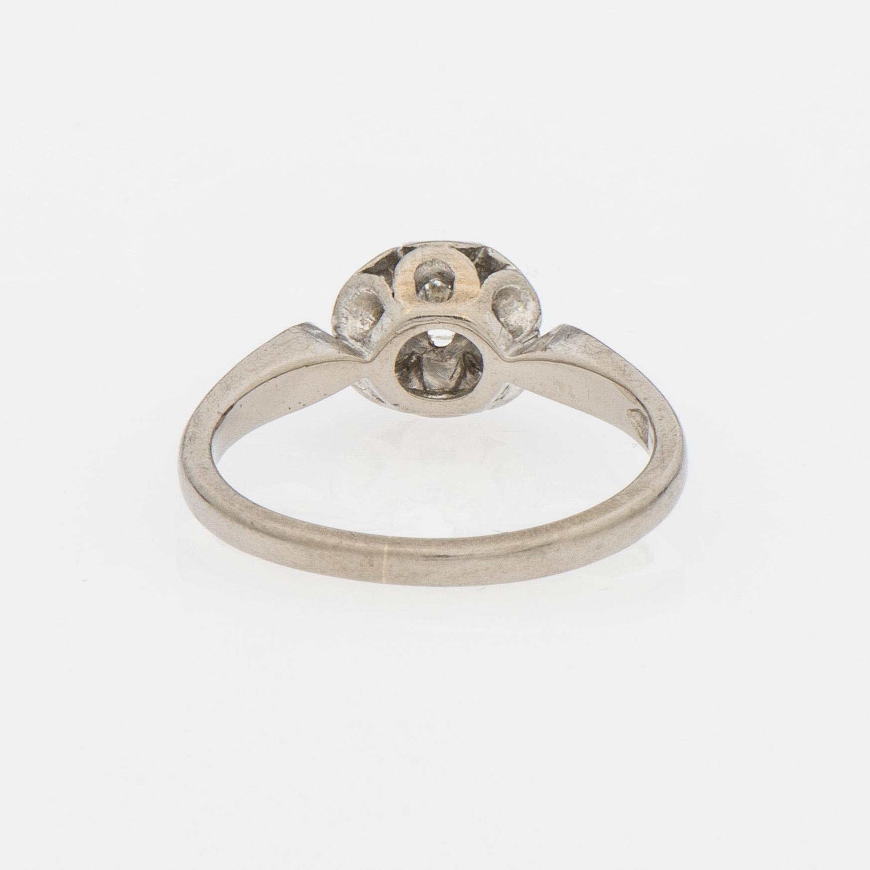 RING, briljantslipad diamant, 18K vitguld. Koruteollisuus Tillander, Helsingfors.