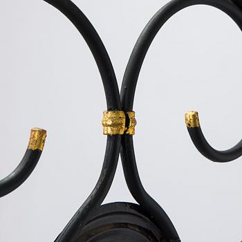 Säng, smidesjärn, med Art Nouveau-motiv, kring 1900.