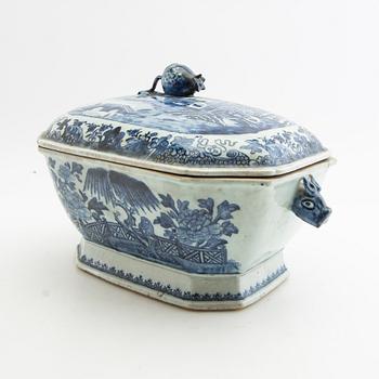 Terrin med lock Kina Qianlong (1736-95) porslin.