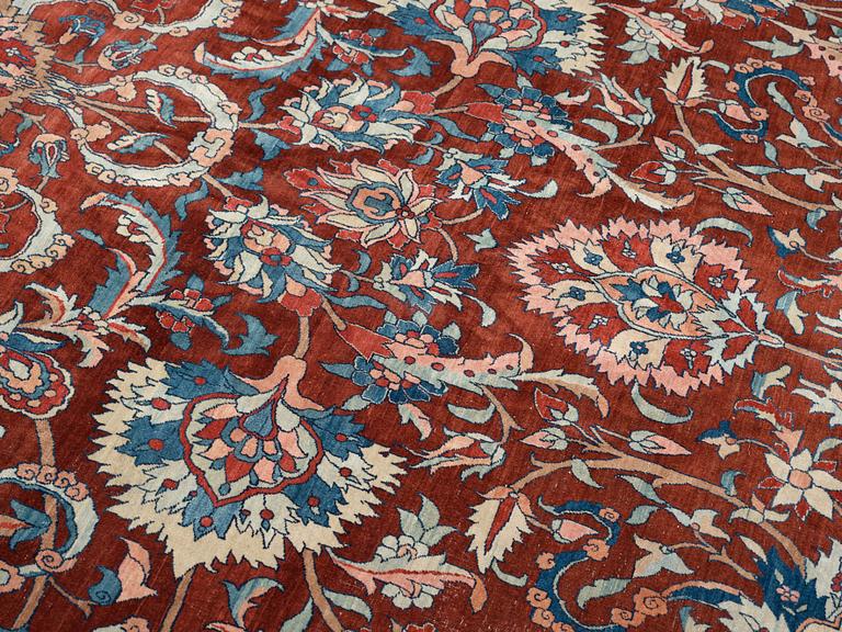 MATTO, an antique Esfahan, ca 480,5 x 350 cm.