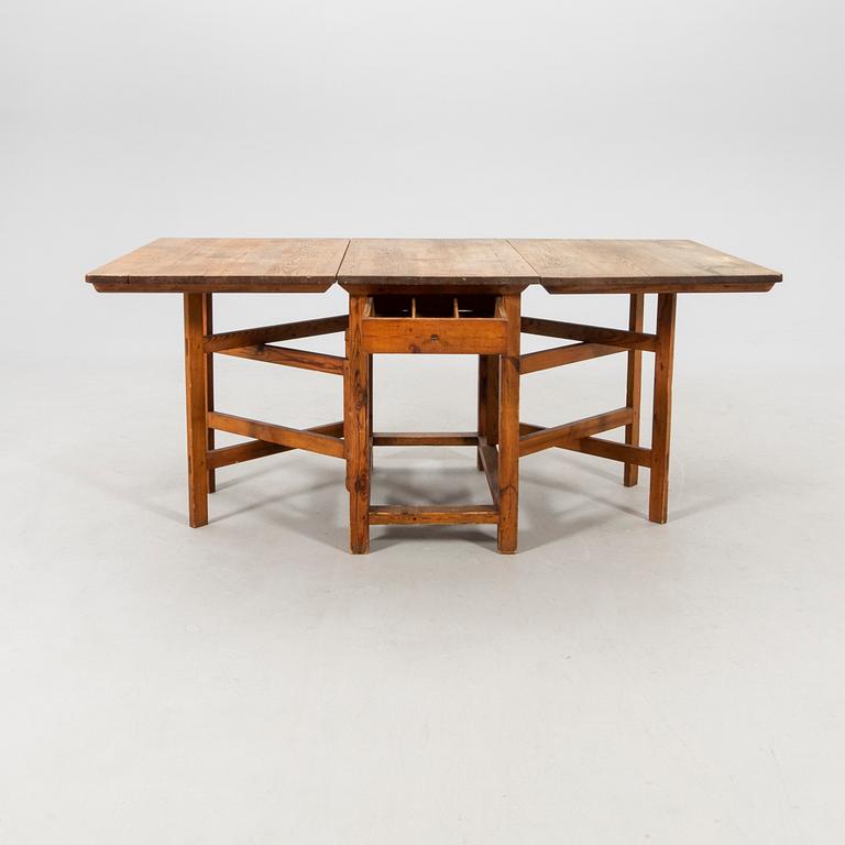 Drop-leaf table, late 19th century.