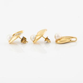 Earrings, a pair, and a pendant, 18K gold with pearls and small diamonds.