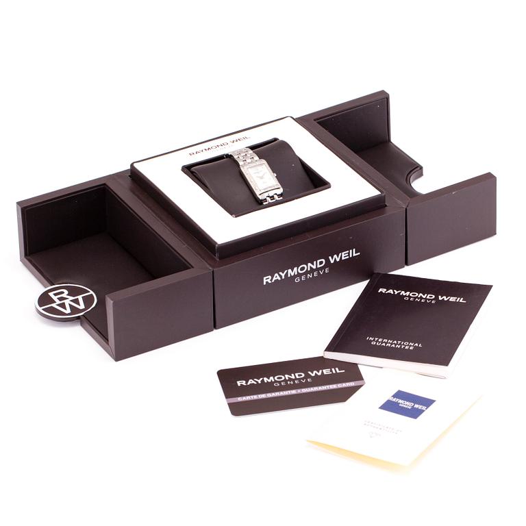 A Raymond Weil 'Tango' wrist watch. 18.6 mm.