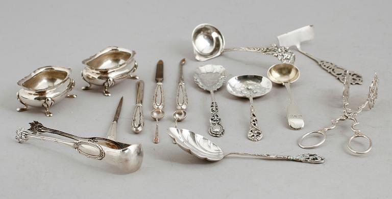 SILVERFÖREMÅL, 14 delar, 1900-tal. Vikt ca 242 gram.