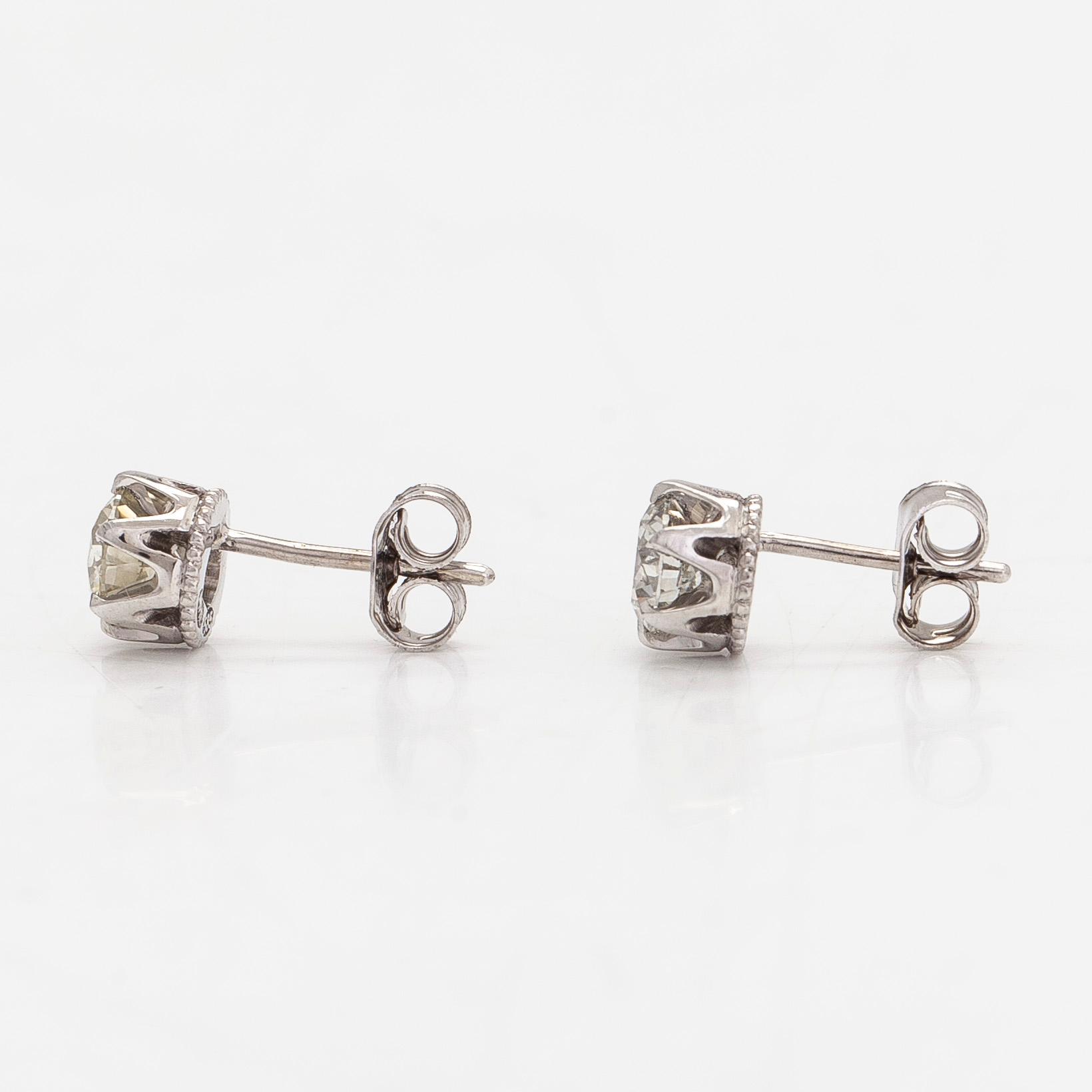 Örhängen, 14K vitguld, med briljantslipade diamanter tot. ca 1.00 ct. Mikko Laine, Åbo.