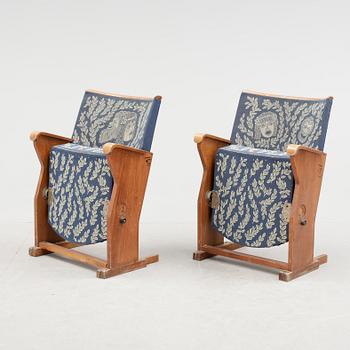 TEATERFÅTÖLJER, ett par. Enligt uppgift ritade av David Helldén.