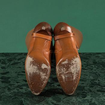 A pair of Ralph Lauren leather boots, size 9.