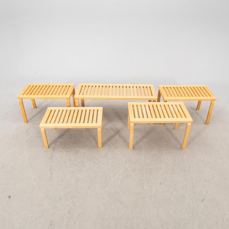 Alvar Aalto, bänkar 5 st, Artek 153A, Artek 153B samt Finland samtida.