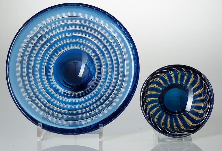 Two Edvin Öhrström 'ariel' glass bowls, Orrefors 1955 and 1952.