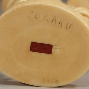 Two Japanese Ivory Okimonos, period of Meiji (1868-1912).