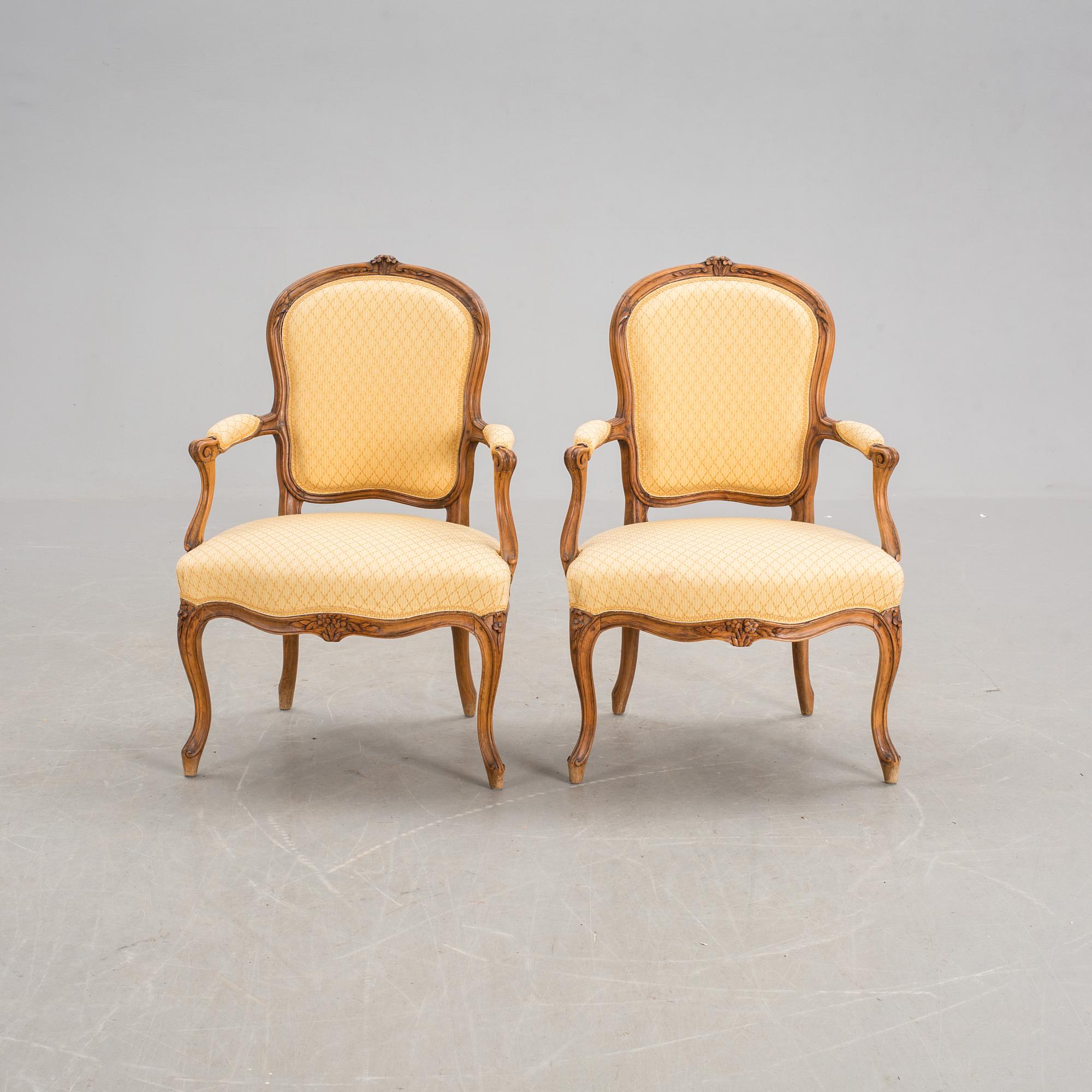 KARMSTOLAR, ett par, Louis XV.