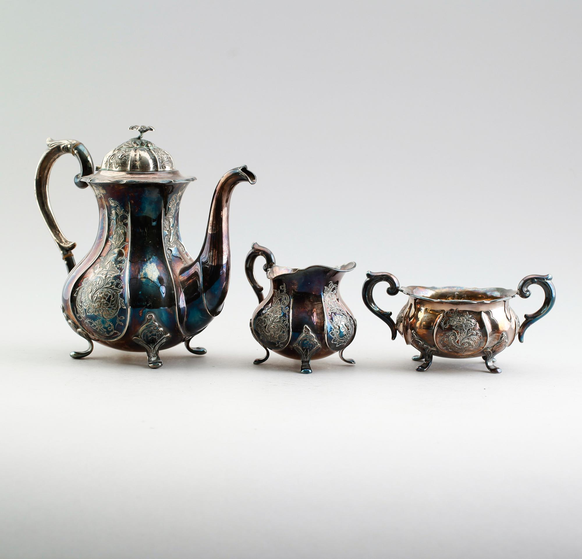 KAFFESERVIS, 3 delar, silver, svenska importstämplar, 1900-talets första hälft. Vikt ca 1105 gram.