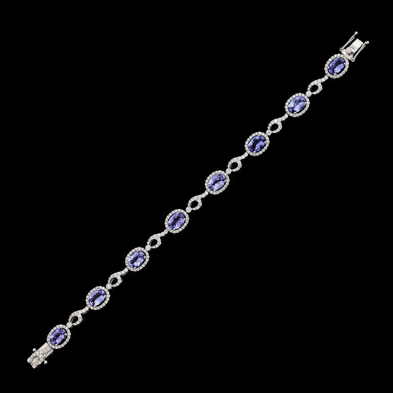 ARMBAND, 18K vitguld, diamanter tot ca 1.65 ct, 8 tanzaniter tot ca 5.70 ct.