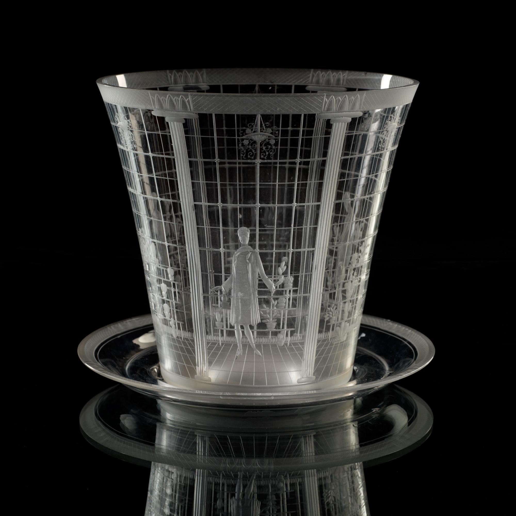 An Edward Hald engraved bowl with plate, Orrefors 1927.