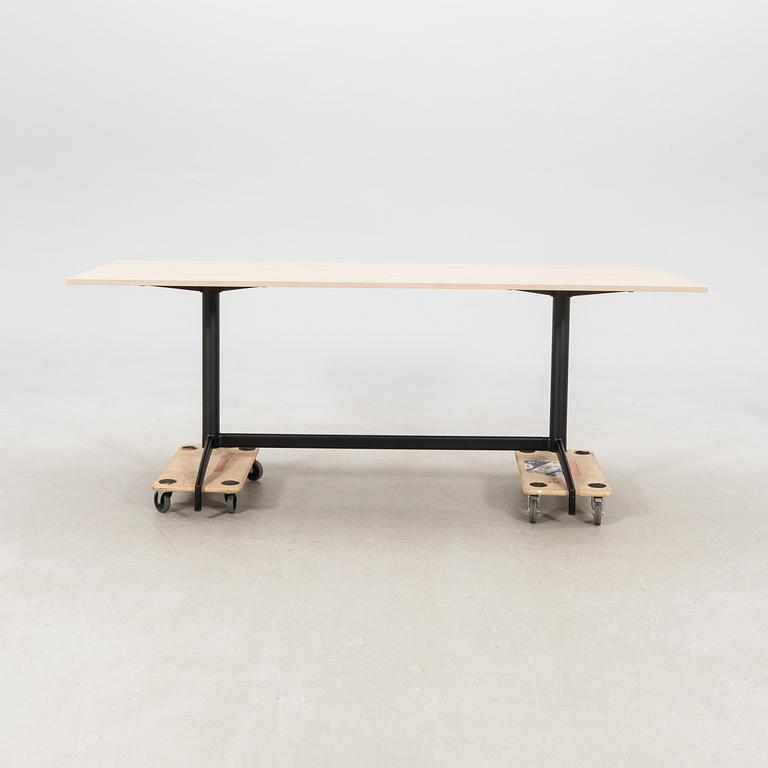 Pensi Design Studio, "Carma" table for Akaba.