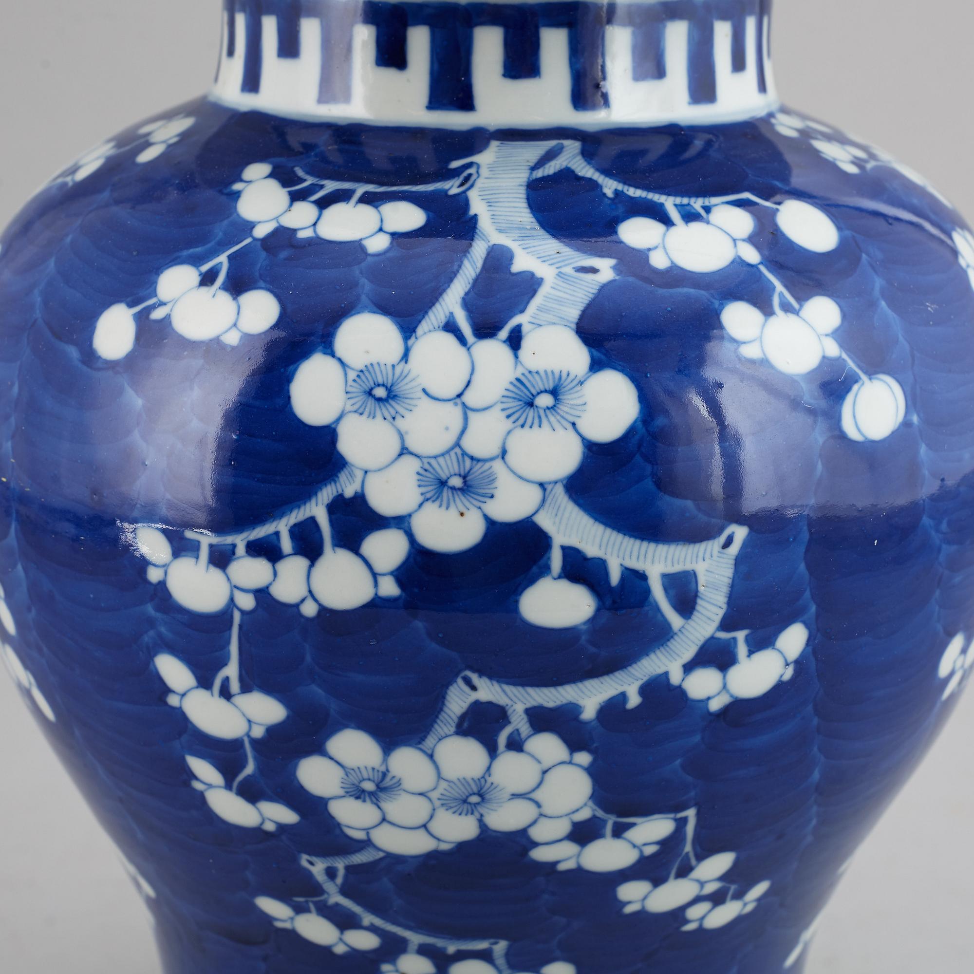 A blue and white jar cover, Qing dynasty, first half of 20th Century.