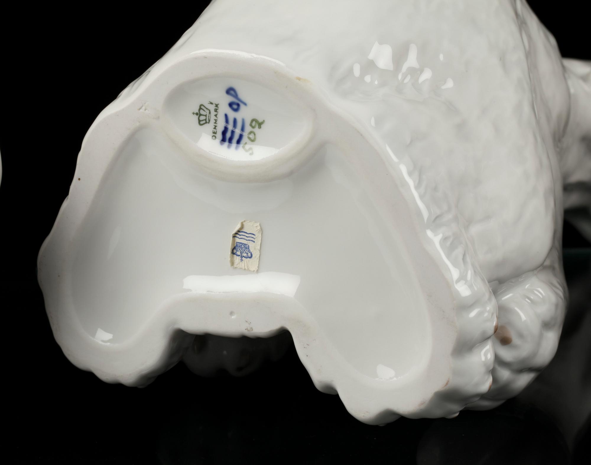 FIGURINER, 3 st, porslin, Bing & Gröndahl och Royal Copenhagen.