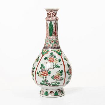 Vas, porslin. Qingdynastin, Kangxi (1662-1722).