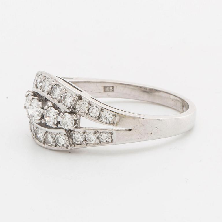 RING 18K whitegold brilliant-cut diamonds 0,85 ct engraved.