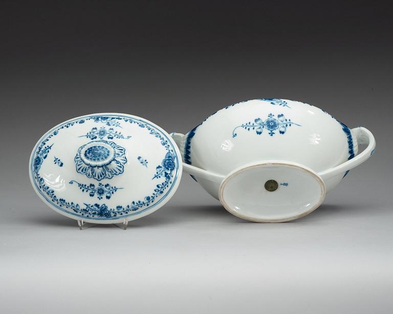 TERRIN med LOCK, porslin. Meissen, omkring 1800.