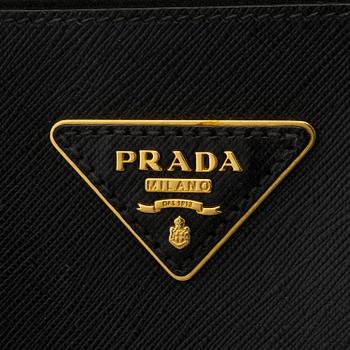 VÄSKA, Prada.
