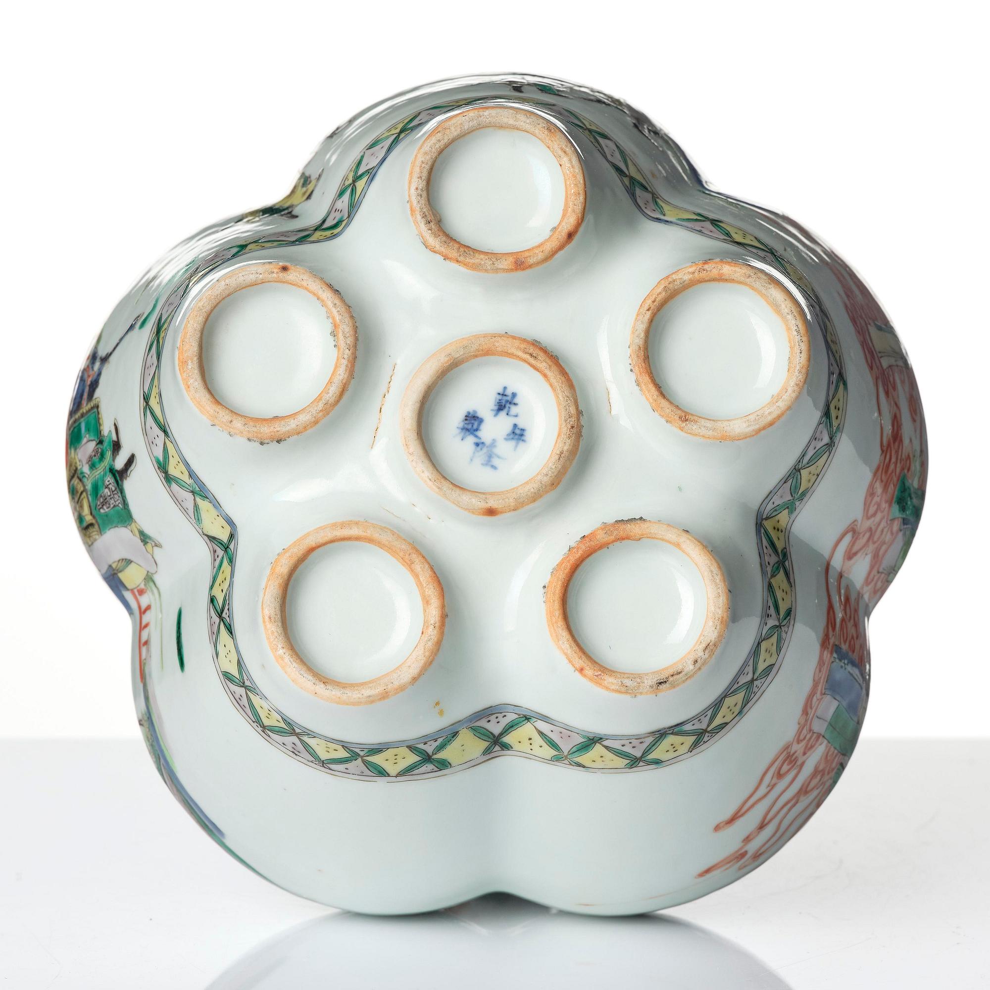 Tulpanvas, porslin. Qingdynastin, 1800-tal.