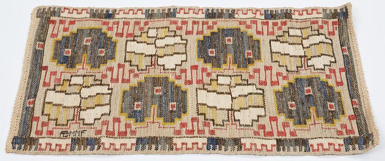 Märta Måås-Fjetterström, vävnad, "Grodblad blå", inplock på linnebotten, ca 41 x 74,5 cm, signerad AB MMF.