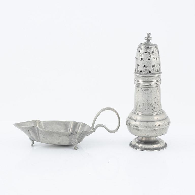 A lot of five pewter objects, 18th and 19th Century.