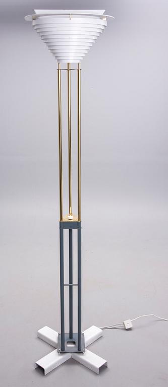 GOLVLAMPA, Valaisinpaja, modell 2033-1.