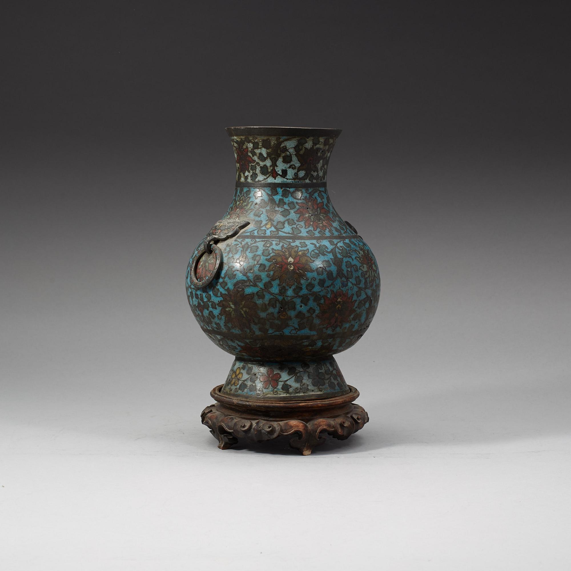 VAS, cloisonné. Mingdynastin (1368-1644).