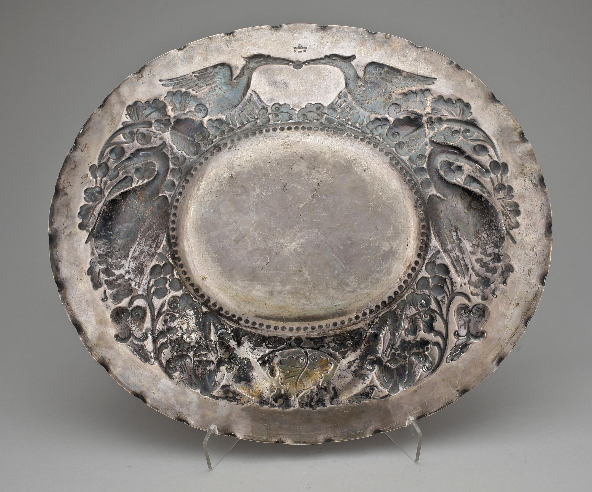 PRESENTERFAT, silver, barockstil, C G Hallberg, 1920. Vikt 1290 g.
