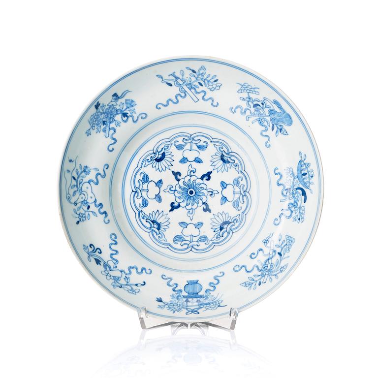 A blue and white dish, late Qing dynasty with Guangxu mark.