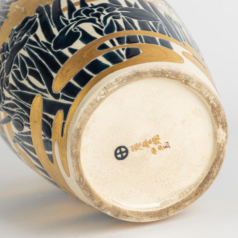 A Japanese satsuma ware vase, Meiji (1868-1912).