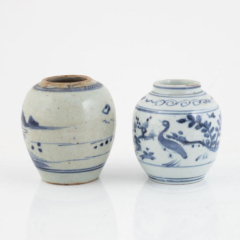 A group of two Chinese blue and white bowls and two jars, Qing dynasty, 19th century.