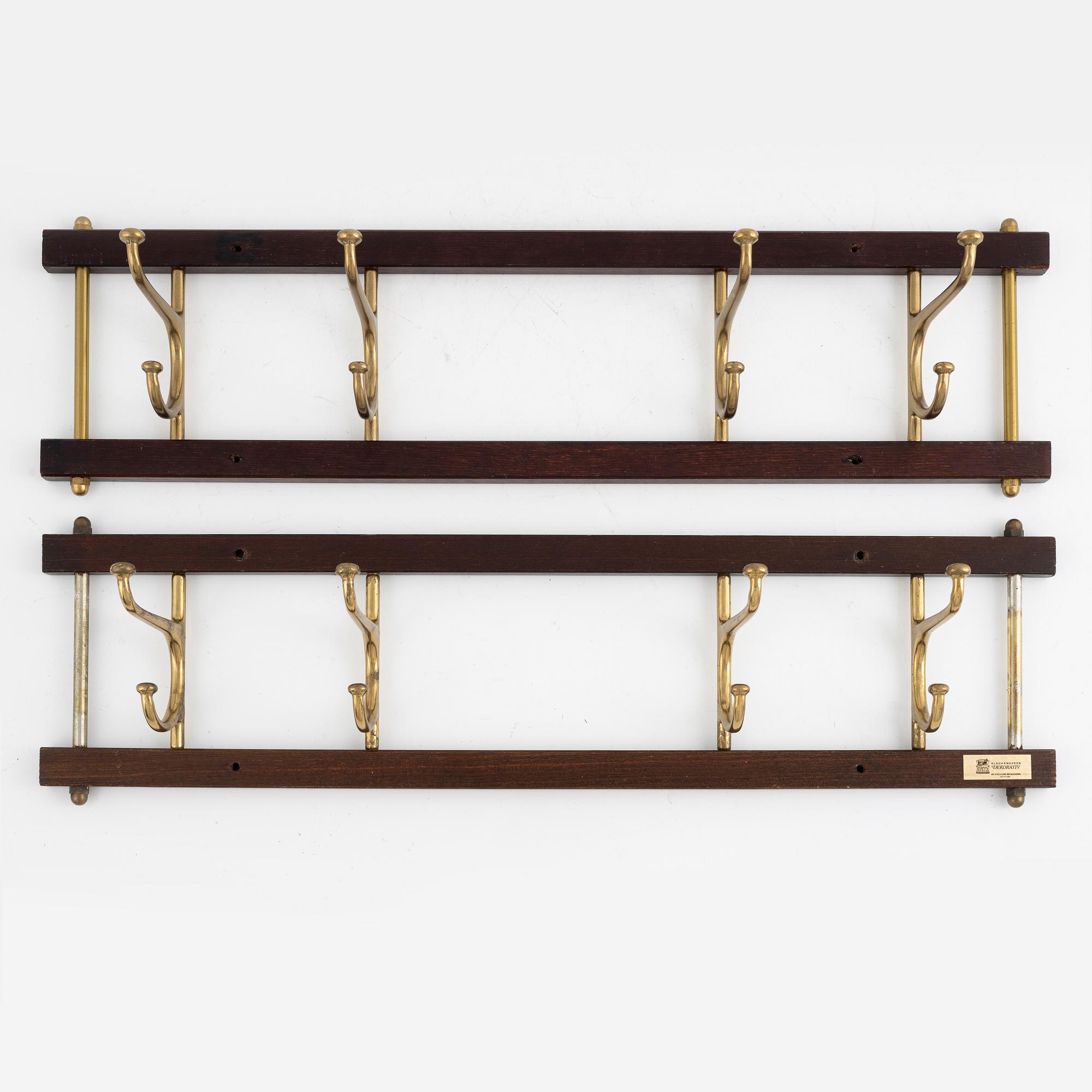 Klädhängare, ett par, "Dekorativ", Skoglunds metallgjuteri, Anderstorp, 1900-talets mitt.