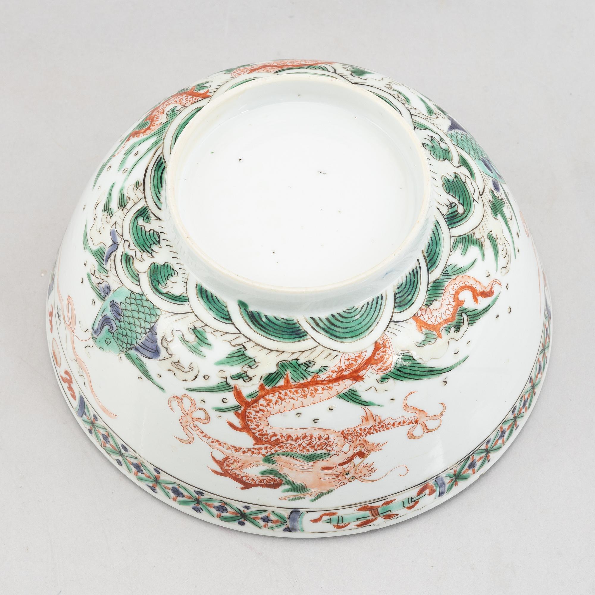 A wucai porcelain bowl, China, Qingdynasty, early 18th century.